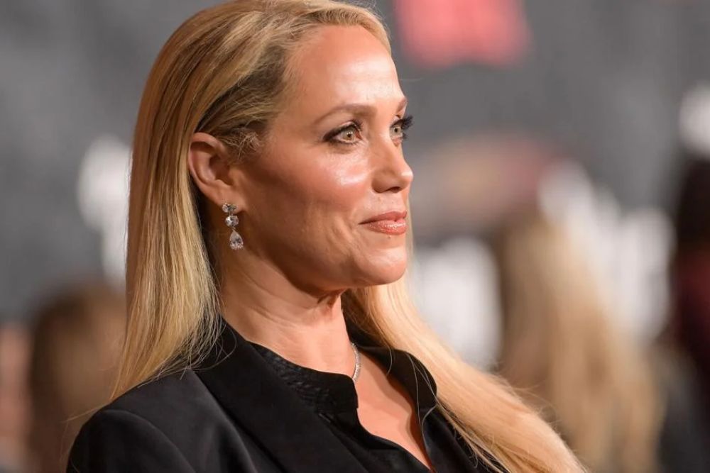 Elizabeth Berkley Reflects on Being “Locked Out” of Hollywood After Showgirls Bombed: “I’ve Never Given Up”