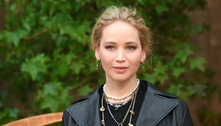 Jennifer Lawrence Recalls Terrifying Flight Emergency