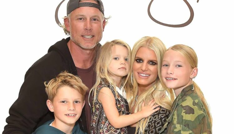 Jessica Simpson Spends Thanksgiving with Family and Estranged Husband Eric Johnson: “Family First”