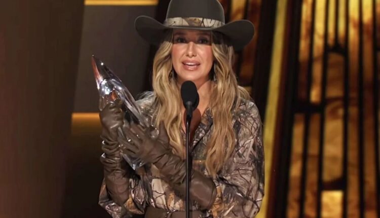 Lainey Wilson Dominates 59th CMA Awards with Three Wins, Including Entertainer of the Year