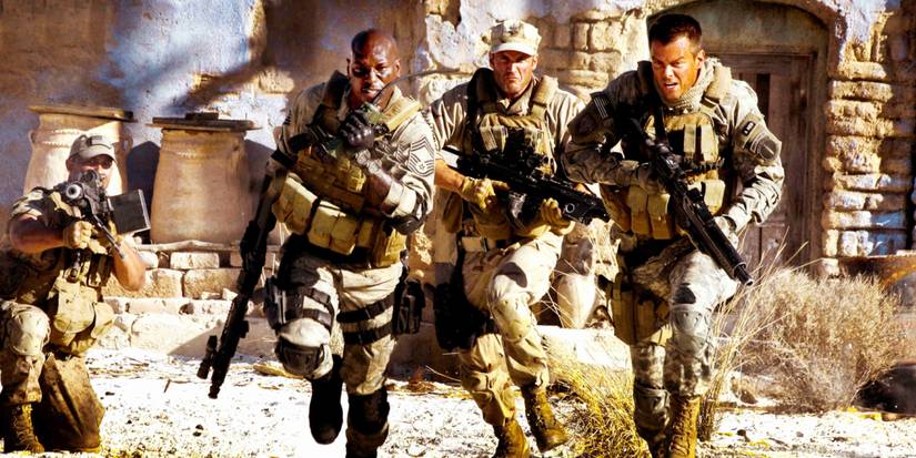 Josh Duhamel and Tyrese Gibson running in a desert in Transformers