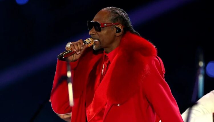 Snoop Dogg, Lainey Wilson, Huntr/x and Andrea Bocelli Deliver Christmas-Themed Halftime Show for Netflix’s Lions–Vikings Telecast