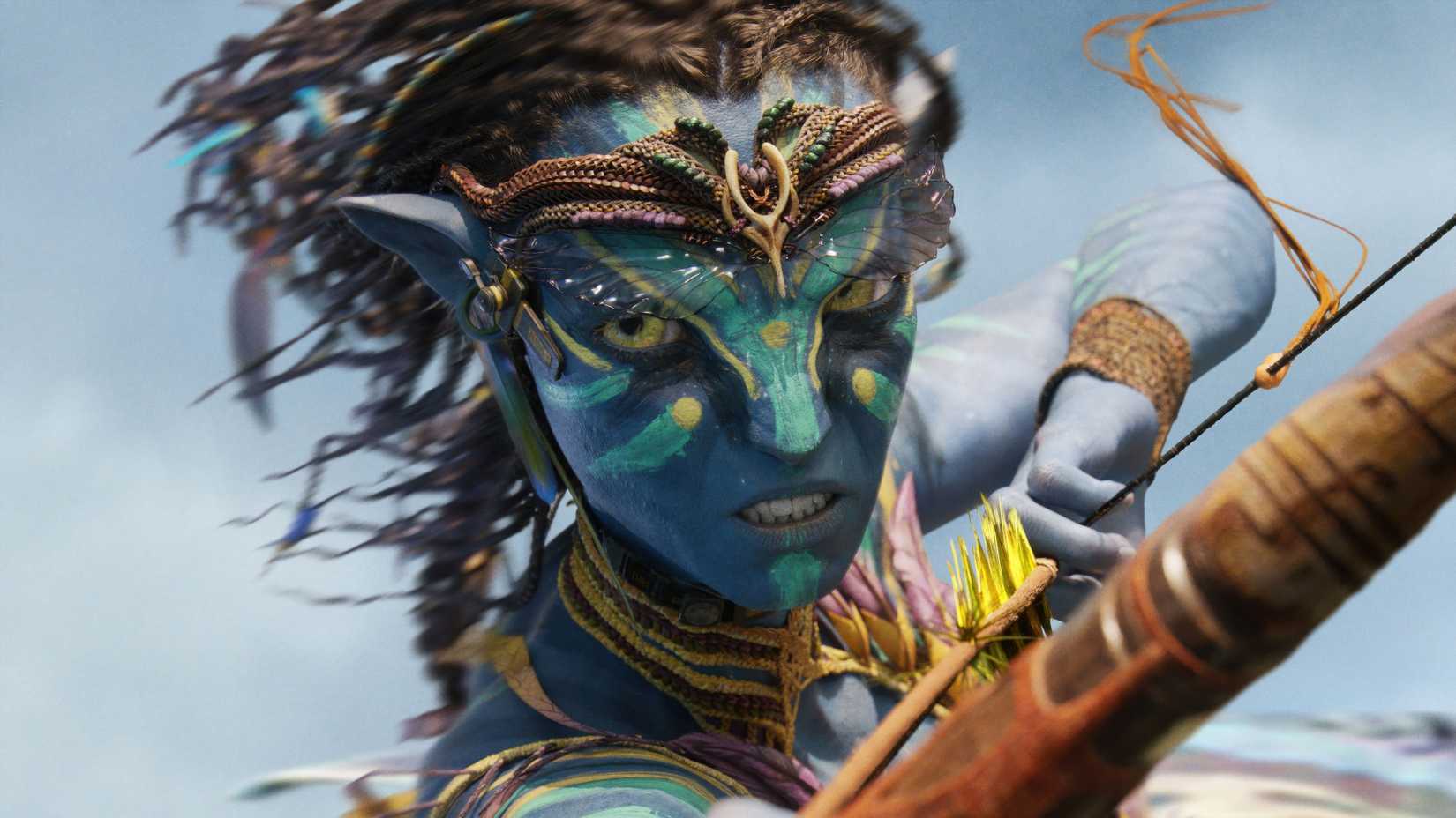 Neytiri with a bow in Avatar Fire and Ash